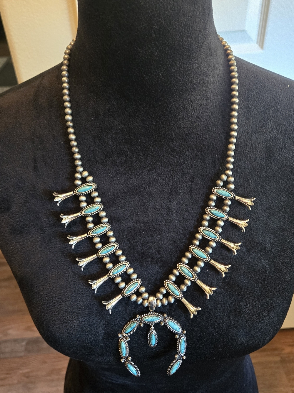Boutique Quality ! NWOT Faux  Silver & Turquoise  Squash Blossom Necklace